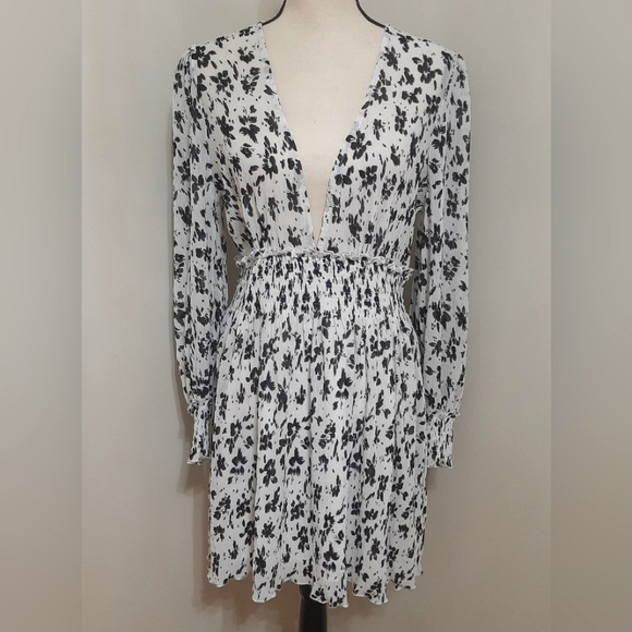 NWT Boratat Deep V-Neck Ruffle Floral Mini Dress - Picture 4 of 9